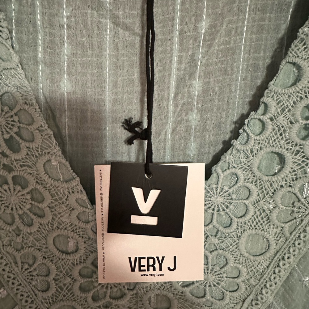 Very J Women's Light Green Floral Blouse - Picture 4 of 5